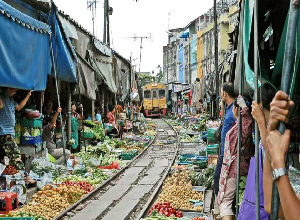 Marche sur le rail Samut Songkhran